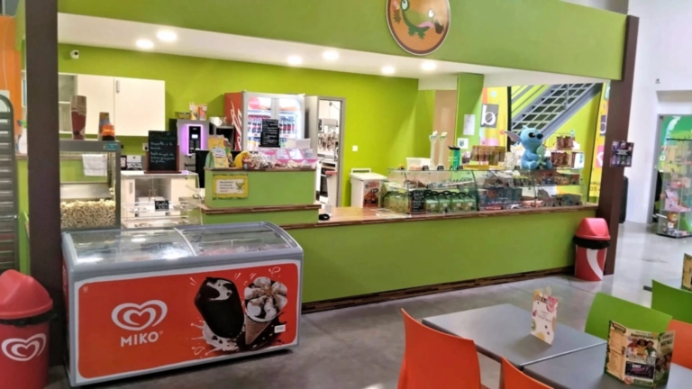 Espace de restauration et cafétéria du parc Okidok Besançon