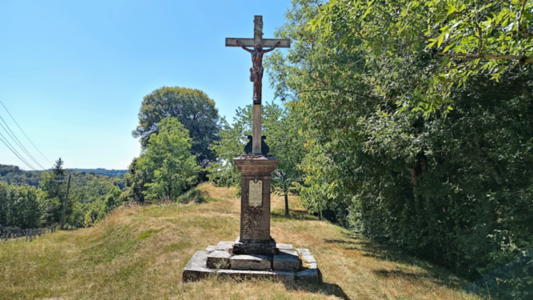 Croix de mission de 1868 installée sur les hauteurs de Passavant