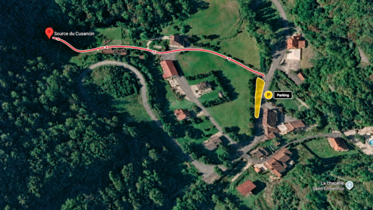 Plan satellite du parking et du chemin pédestre menant à la Source du Cusancin à Cusance, avec la chapelle Saint-Ermenfroi comme repère