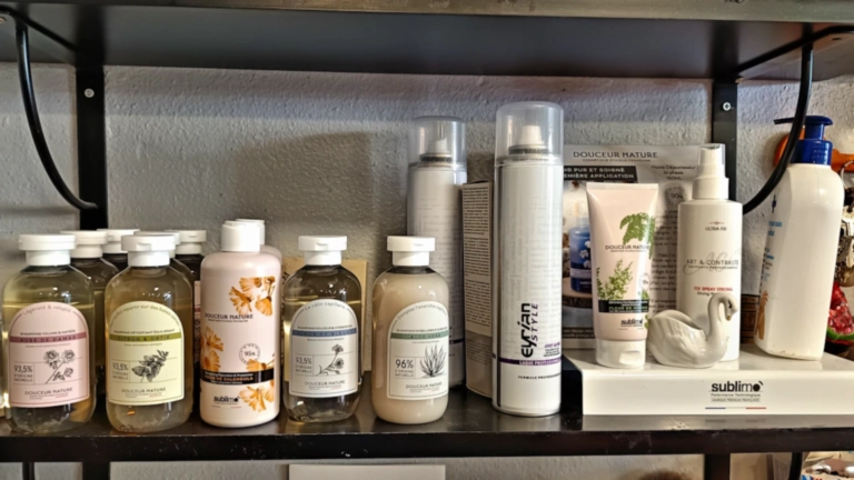 Produits capillaires présentés au salon Studio 24 à Besançon.